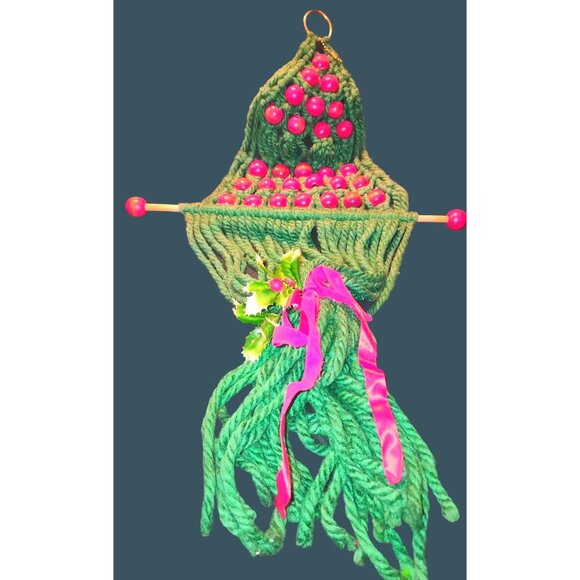 Vintage Handmade Macrame Christmas Wall Hanging Decoration With Red Wood Beads H - Picture 1 of 8